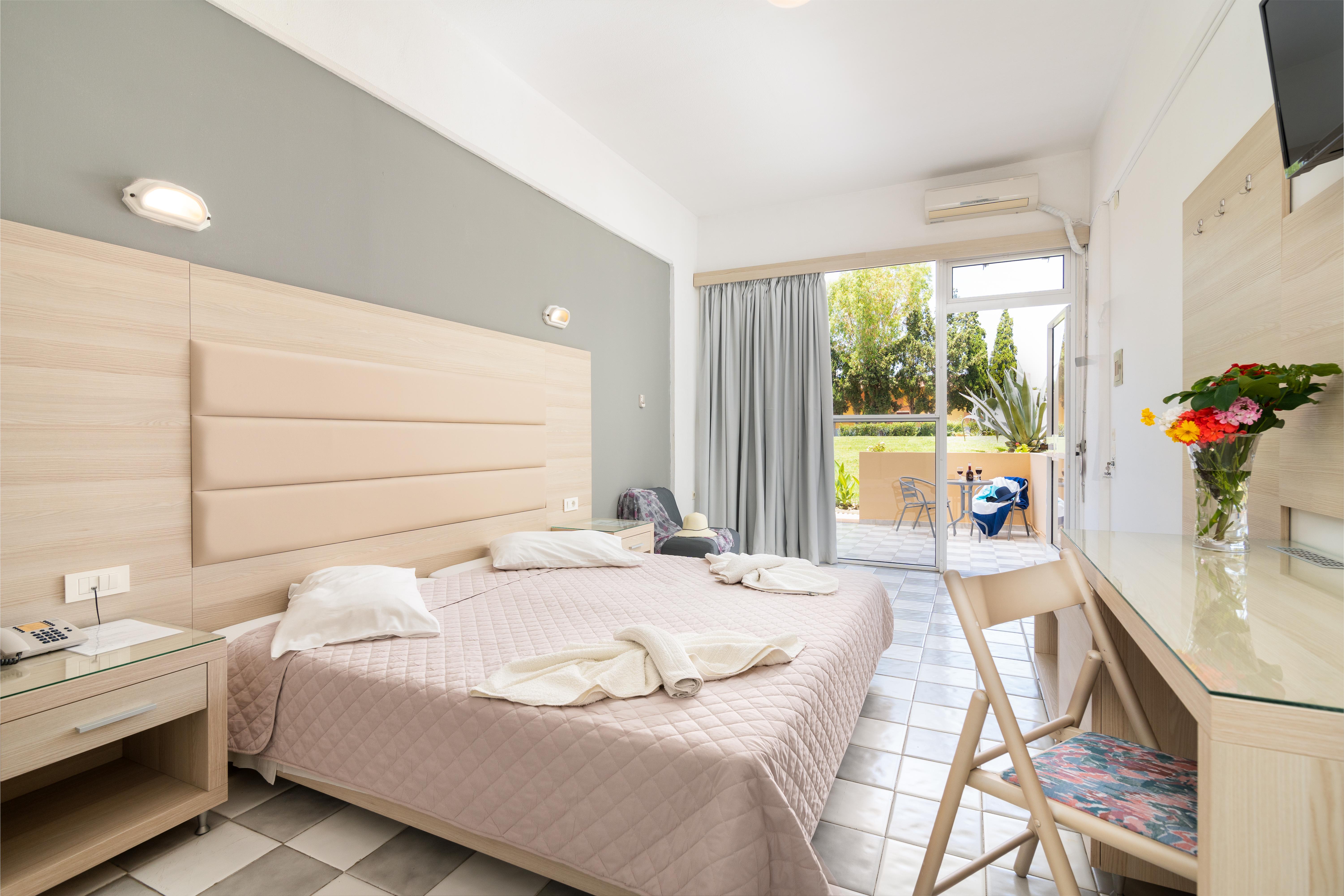 Sabina Hotel Theológos エクステリア 写真