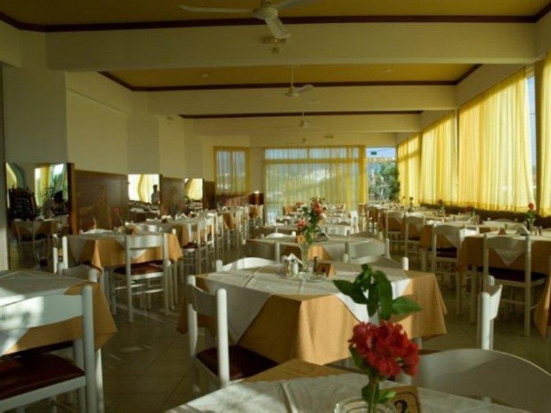 Sabina Hotel Theológos エクステリア 写真