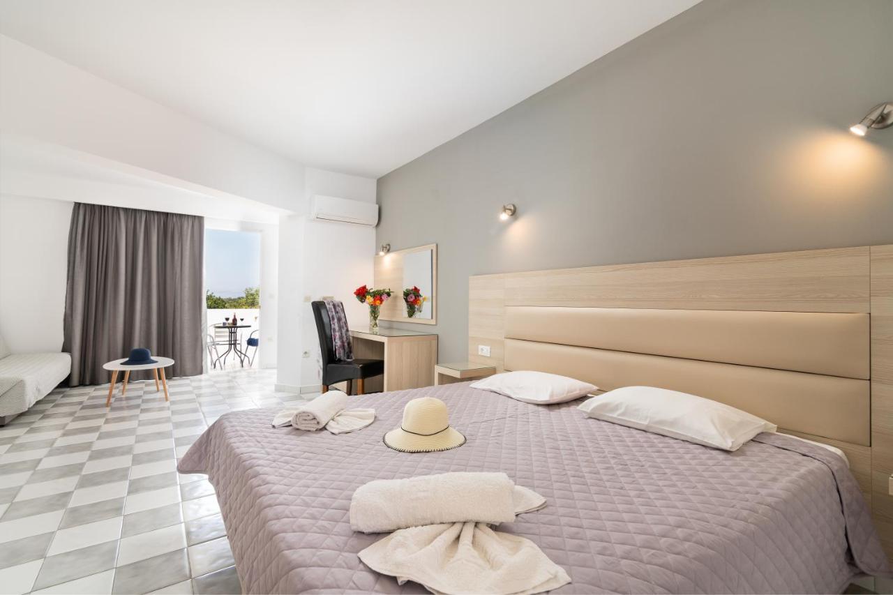 Sabina Hotel Theológos エクステリア 写真